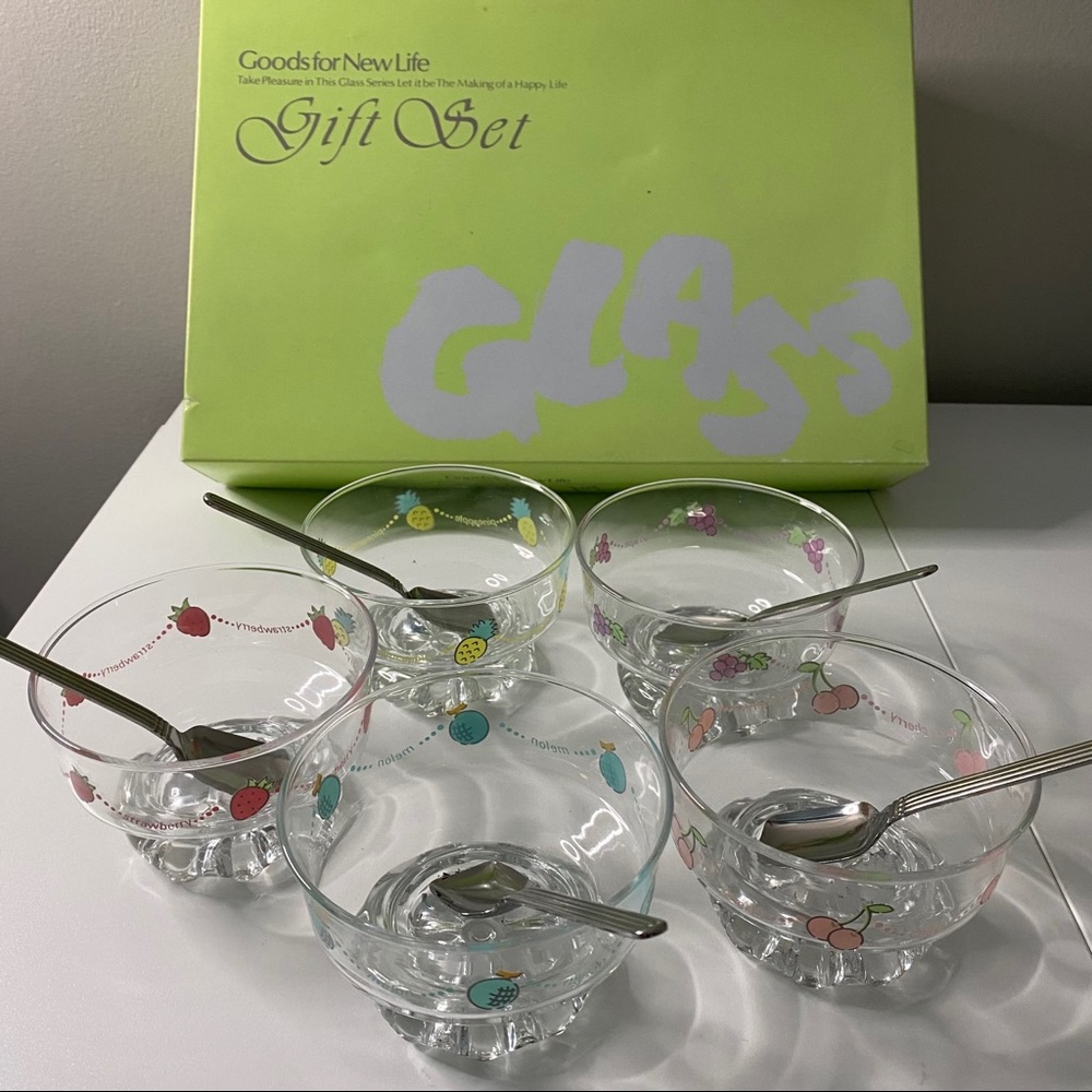 SOLD - NWT SET OF 5 CUTE GLASS ICE CREAM CUPS